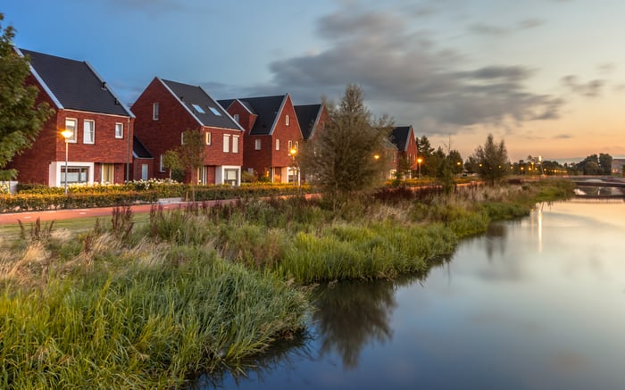 modern-eco-friendly-suburban-street-2023-11-27-05-35-23-utc